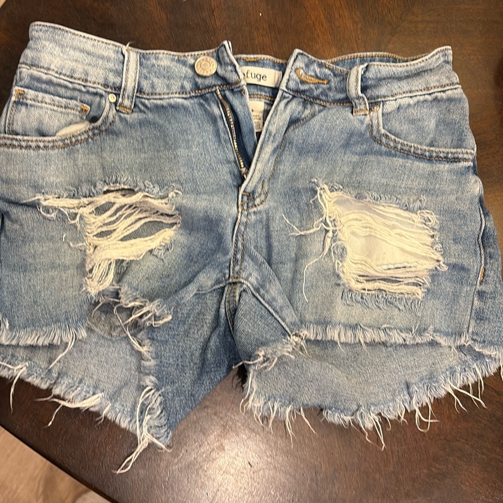 5/$25 Refuge Shorts